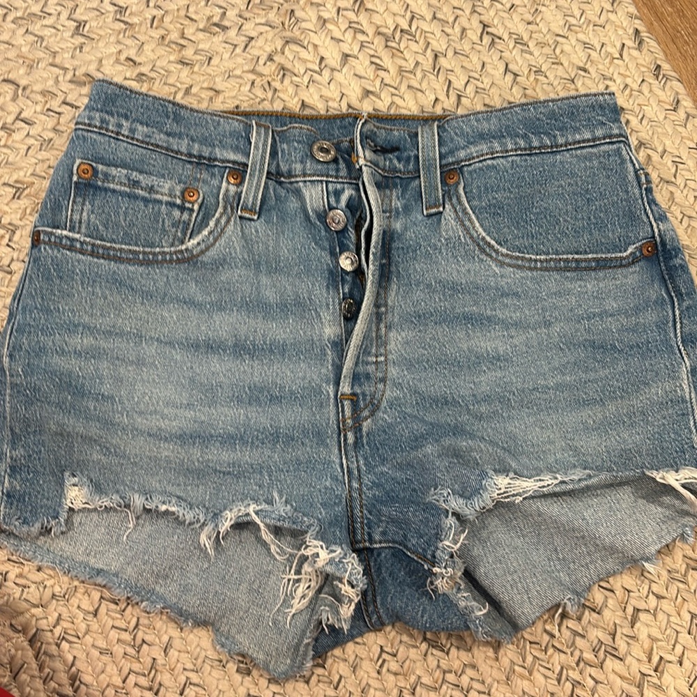 Levi’s 501 27 waist cut off denim shorts